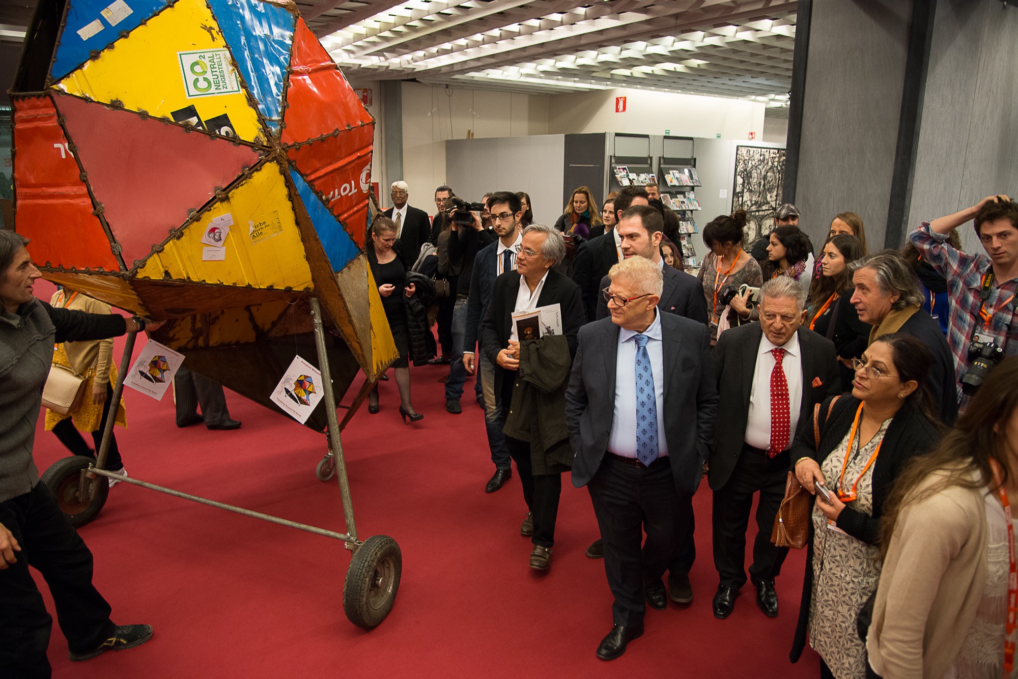 Anish Kapoor in visita alla Florence Biennale